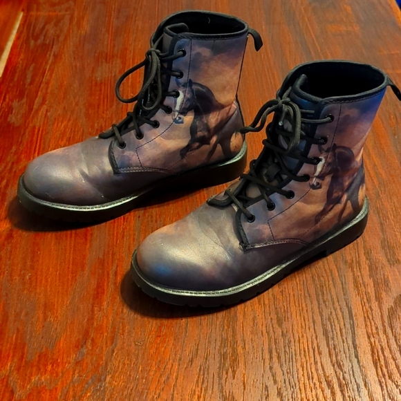 Unisex Combat-Style Boots with Horse Graphic - Picture 3 of 10